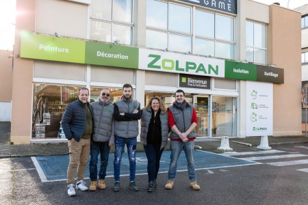 Equipe d'experts en point de vente, magasin de peinture Zolpan
