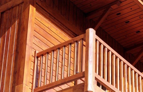 Peintures et lasures pour bois extérieurs (comme un balcon de chalet à la montagne) de qualité professionnelle Zolpan
