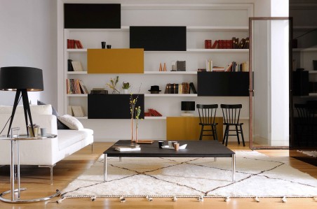 salon design geométrique avec parquet et canapé blanc et peinture intérieure signature audacieuse de la collection infiniment zolpan 3